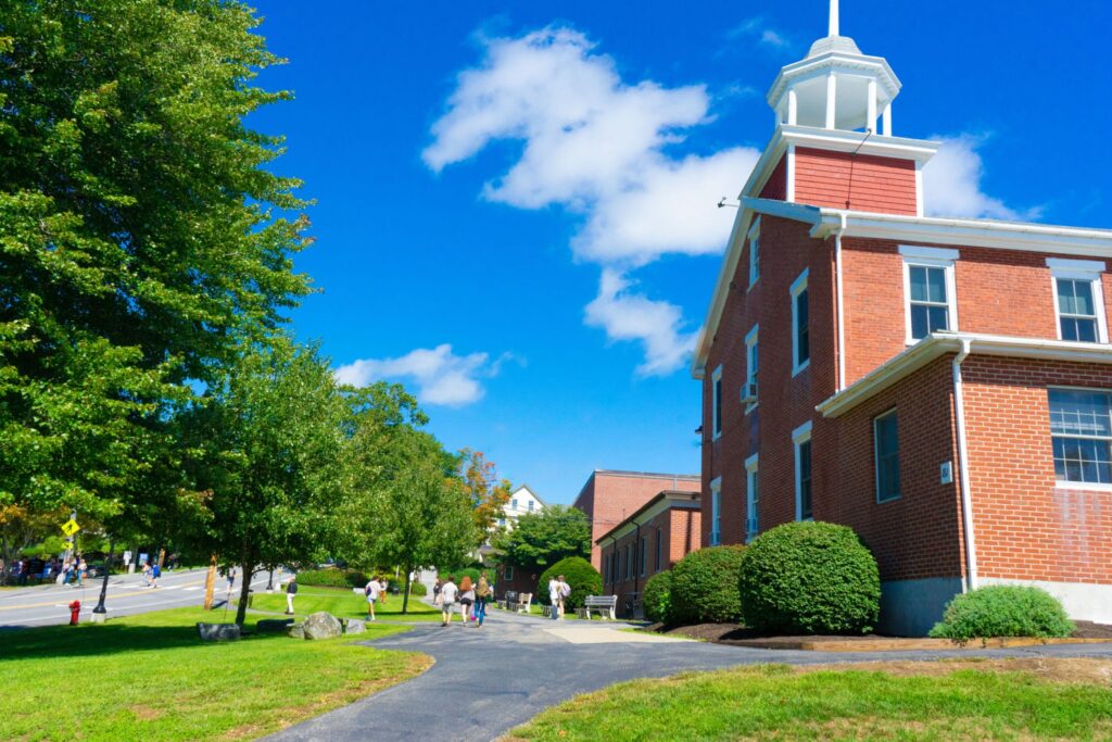 Lincoln Academy-campus