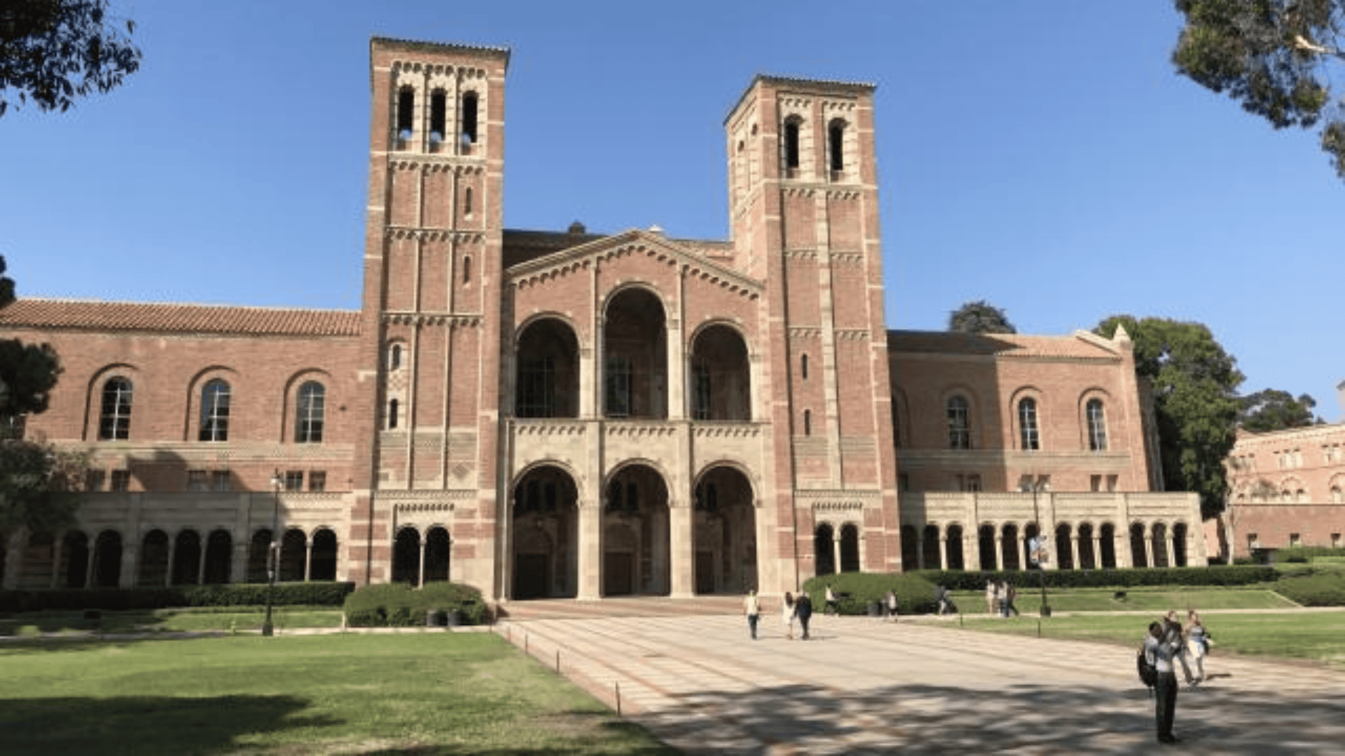 Đại Học California tại Los Angeles: Cập nhật Học Bổng và Học Phí 2025